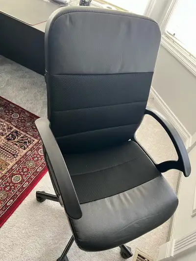 This is an IKEA Markus office chair, perfect for a home office or student. It's in used but good con...