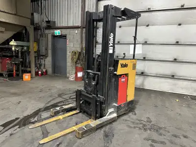 Yale electric reach truck forklift, 4,000 lb capacity. Perfect for warehouse racking, pallet handlin...