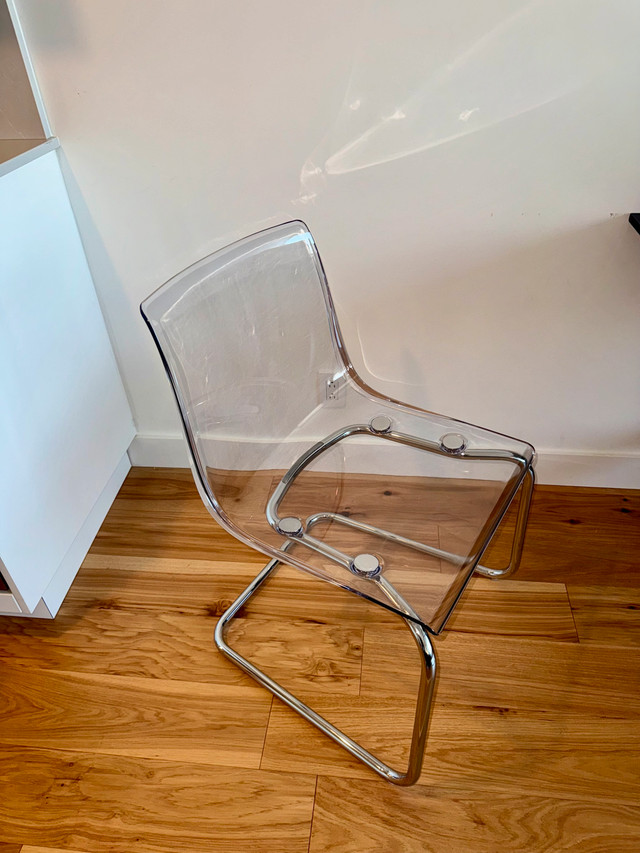 IKEA Transparent Dining Chair (Perfect Condition) dans Chaises, Fauteuils inclinables  à Ville de Montréal