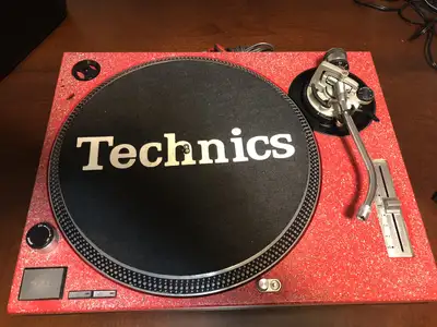 CHRISTMAS COMES EARLY! Vintage CUSTOM RED textured finish TECHNICS SL-1200 MK2 Turntable. COLLECTORS...