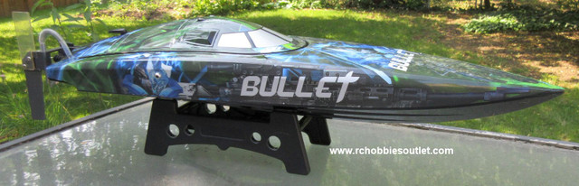 RC Racing Boat  Bullet V4E Brushless Electric RTR with 2 LIPO in Hobbies & Crafts in Peterborough - Image 3