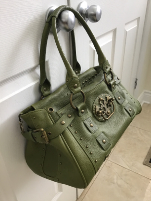 BETSEY JOHNSON olive green pebble leather handbag in Other in Ottawa - Image 4