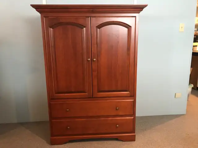 Meuble (commode) 250$ et 2 petits meubles vitrés 125$chaque in Dressers & Wardrobes in Sherbrooke - Image 3