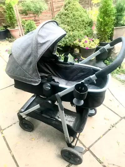Evenflo Pivot Stroller/CarSeat, View more