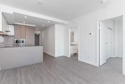 Like new 1 bedroom at King George Hub w/ parking & locker
