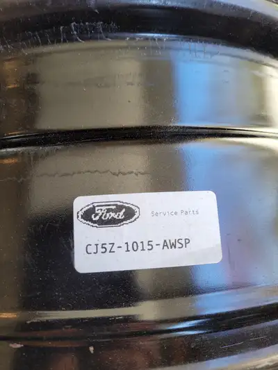 4 Ford winter rims in good shape, 17 inch. MAKE ME AN OFFER. I used them on a 2018 Ford Escape.