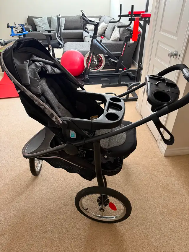 Graco Joggers Travel system in Strollers, Carriers & Car Seats in Ottawa - Image 3