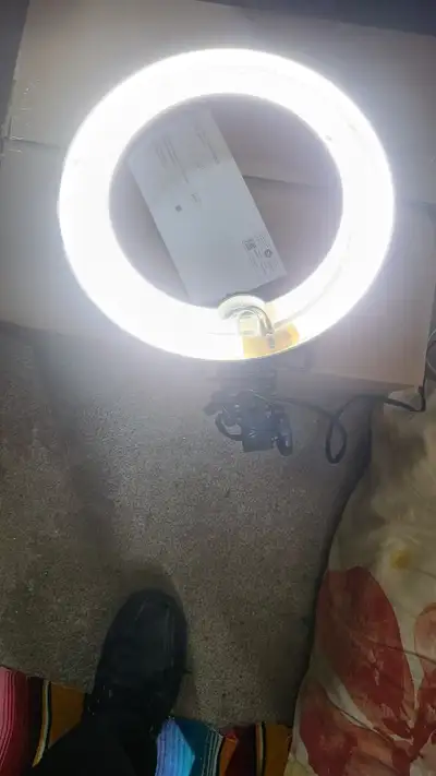 Neewer ring LED light- new and in case.