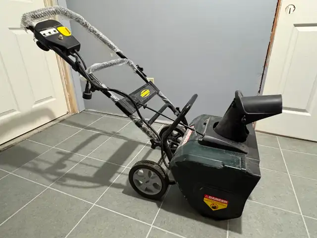 NEW Snow Thrower in Snowblowers in Mississauga / Peel Region - Image 6