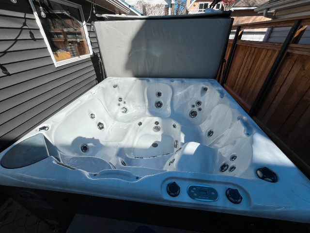 Huge 8 person Beachcomber Hot Tub for Sale! in Hot Tubs & Pools in Edmonton - Image 4