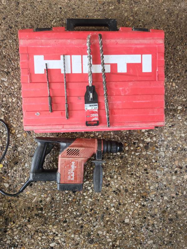 hilti te15 with ,3 new chissels one new bit and 3 used bits in Power Tools in Edmonton - Image 2