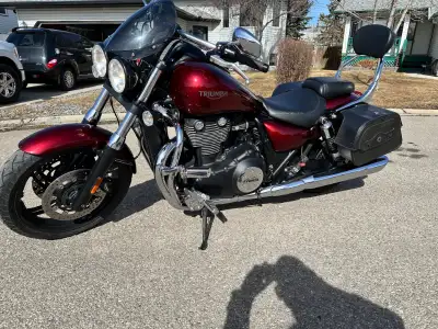 2016 Triumph Thunderbird motorcycle, amazing bike in excellent condition, extremely low kms. 1700cc...