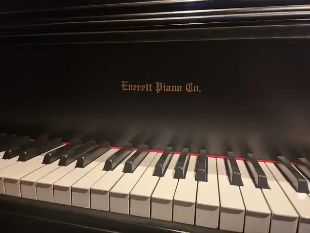 grand baby piano in Pianos & Keyboards in City of Toronto - Image 4