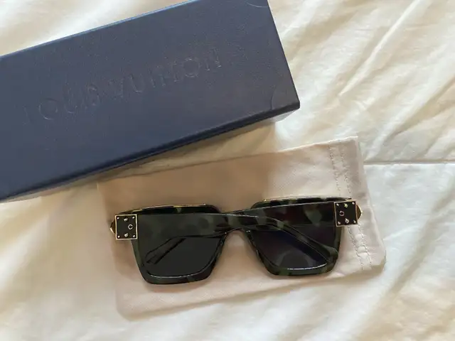 Louis Vuitton LV Sunglasses New in Multi-item in City of Toronto - Image 6