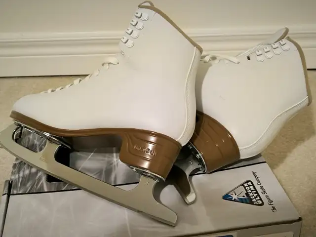 Jackson Mystique Figure skates 7.5 in Skates & Blades in Markham / York Region - Image 4