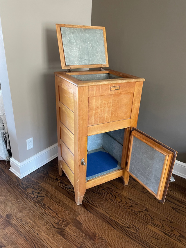 Antique ice chest Arts amp Collectibles Ottawa Kijiji