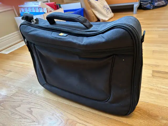 Case Logic Laptop Case -- 15-17" in Laptop Accessories in Ottawa - Image 3
