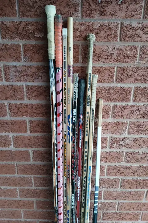 Various Size Hockey Sticks in Hockey in City of Toronto - Image 4