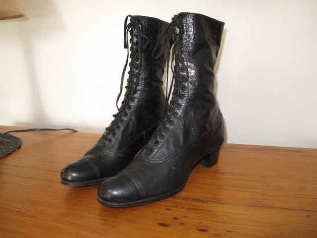 ANTIQUE EDWARDIAN WOMAN'S BOOTS in Arts & Collectibles in Guelph
