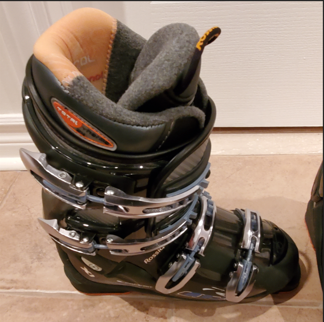Rossignol women ski boot in Ski in Markham / York Region - Image 4