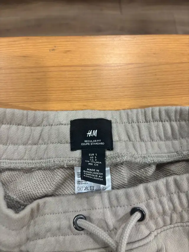 H&M Sweatpants in Men's in Oshawa / Durham Region - Image 4