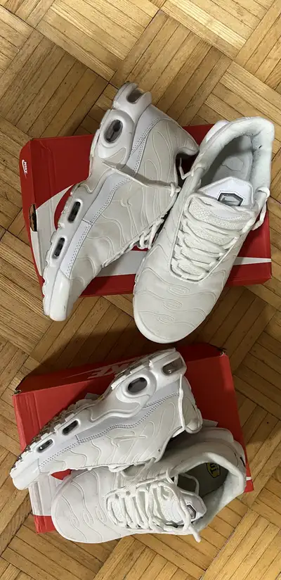 Matching air max tn, white, custom glow in the dark Men’s 11 Women’s 8 Worn a couple times but they...