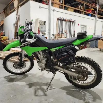 Kawasaki dirt bike, 3 owners, rinds well