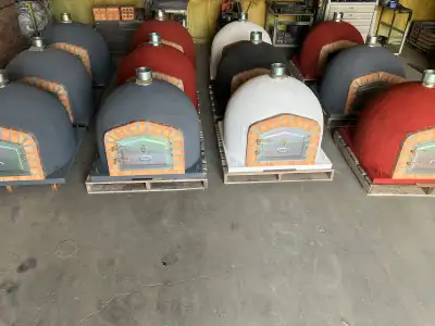 Wood fire outdoor pizza ovens, they are made with clay bricks and insulated, pickup prices $1.650 Pl...