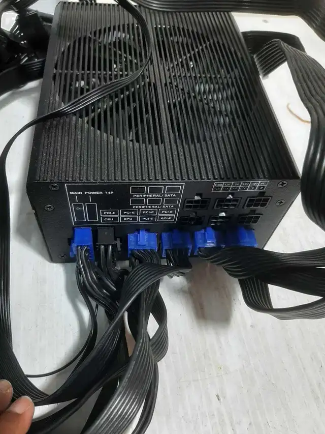 Rosewill 1500W PSU in System Components in City of Montréal - Image 3