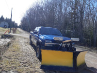 2004 Chevy Silverado 2500 hd with fisher v plow