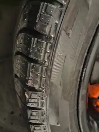 4 superbes mags noirs Etaient sur Audi A4 Pneus hiver 205 50 R17 très bon état 5 x 112 bolt pattern...