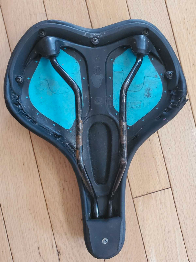 49N bike seat memory foam extra wide in Frames & Parts in Edmonton - Image 3