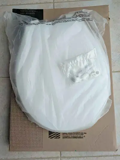 TOILET SEAT – NEW - ROUND – WHITE - Never Used, View more