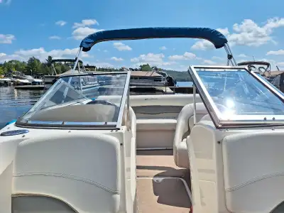 Larson sport 180 Année 2005 4.58 m 18.5 pi 3L 135HP très économique Toit bimini, sonar (valeur 1000$...
