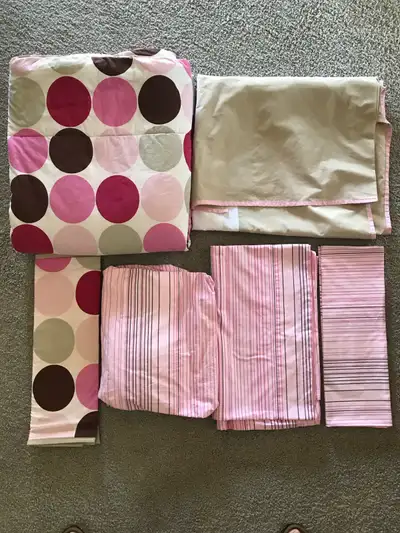 Set includes: - comforter - pillow shams - bed skirt - fitted sheet (regular depth mattress) - flat...