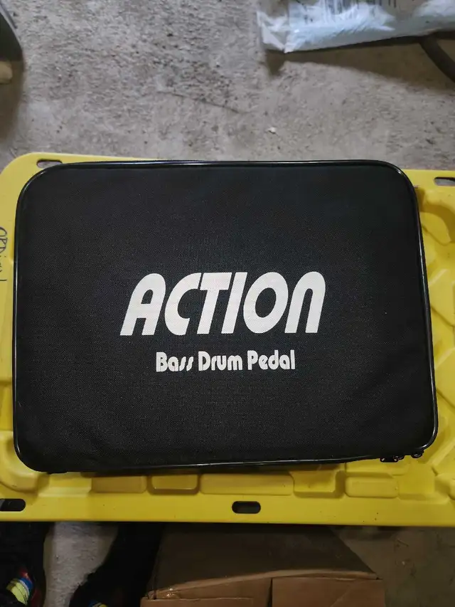 pédale double de base drum in Drums & Percussion in West Island - Image 2