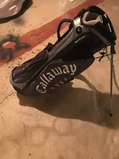 Callaway Mini Looper Golf Bag Purple In colour Folding legs (plastic still on them) Rain cover 5 Poc...