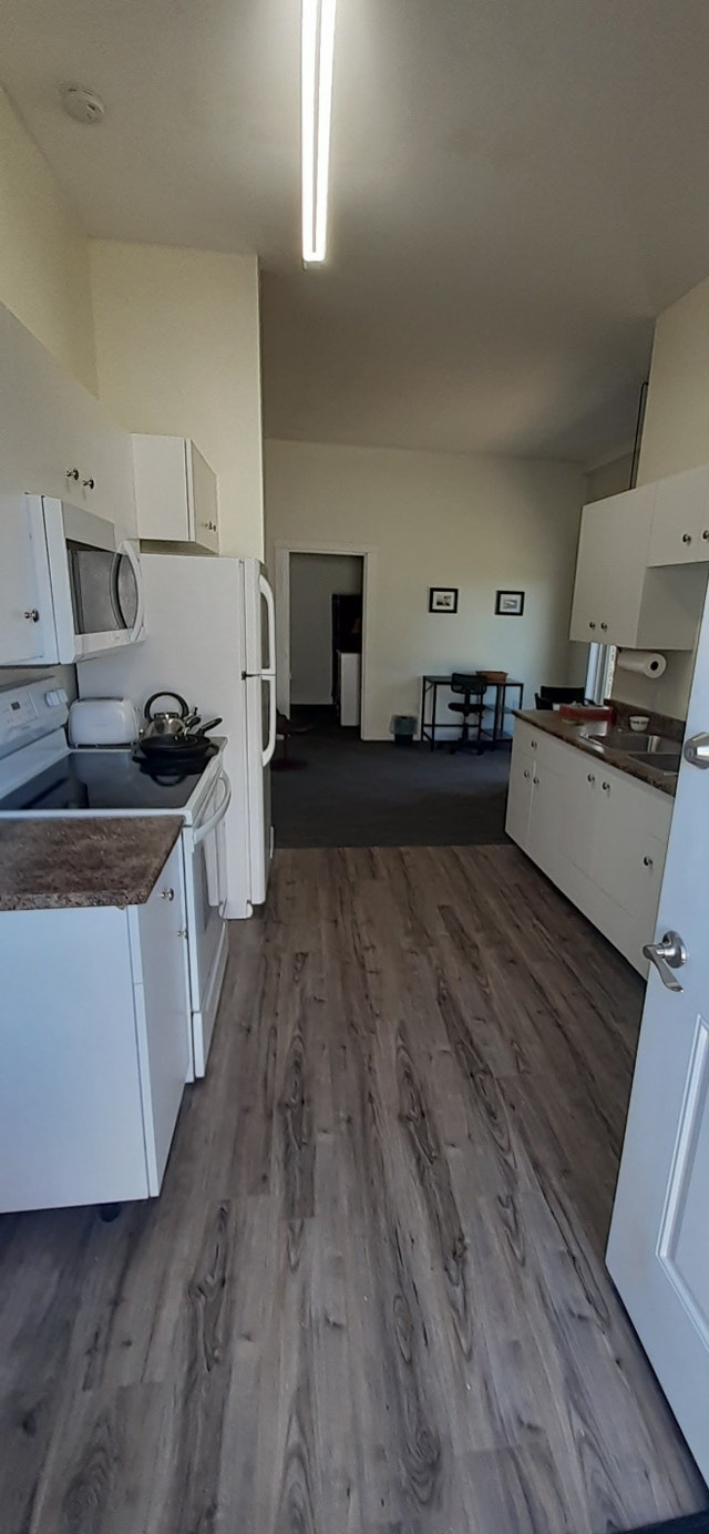 I have for rent a two bedroom apartment located in Cape Long