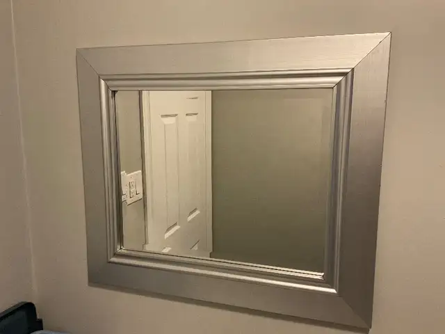 Mirror 27 x 23 in Home Décor & Accents in Oshawa / Durham Region - Image 2