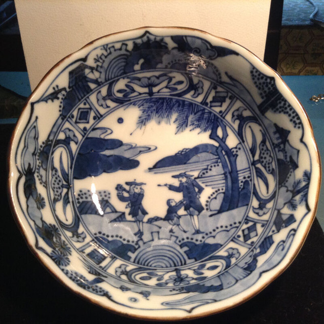 Antique Chinese Export Porcelain Bowl w/ Mar in Arts & Collectibles in Vancouver - Image 2