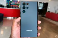 Unlocked Samsung S22U (256 GB) on sale with 1 year Warranty!