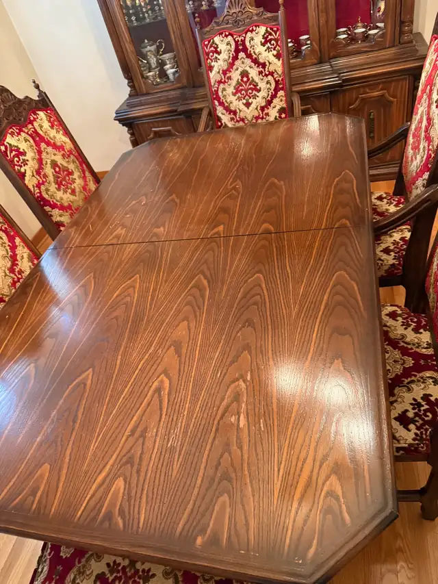 Dining Room Set With Matching Hutch in Dining Tables & Sets in Mississauga / Peel Region - Image 4
