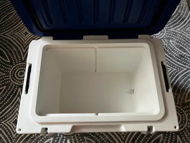 Guardian Max 35 cooler.  Canadian made. in Fishing, Camping & Outdoors in Prince George - Image 4