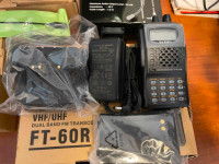NEW YAESU FT-60 R VHF/UHF HANDHELD TRANSCEIVER WITH ACCESSORIES