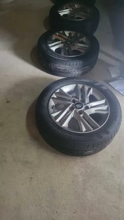4 mags de Hyundai elantra 16x6.5 et 50 Bolt pattern 5x114.3 Center bore 67.1m... elantra 2019 et 202...