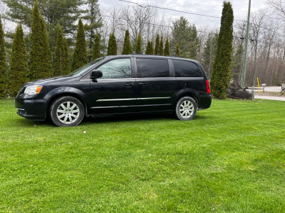  Low mileage, 2013, Chrysler town and country