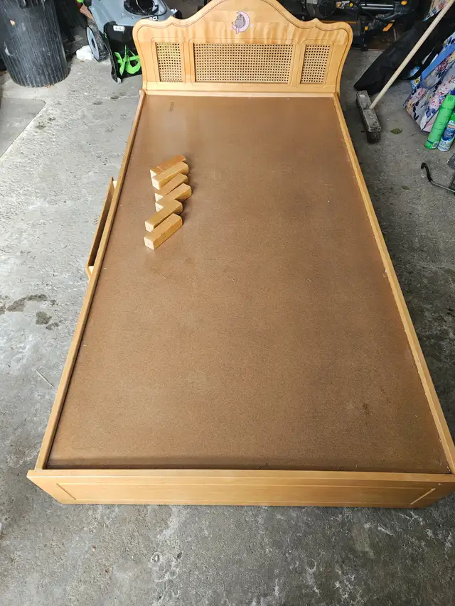 Wooden twin bed frame with headboard in Beds & Mattresses in Gatineau - Image 3