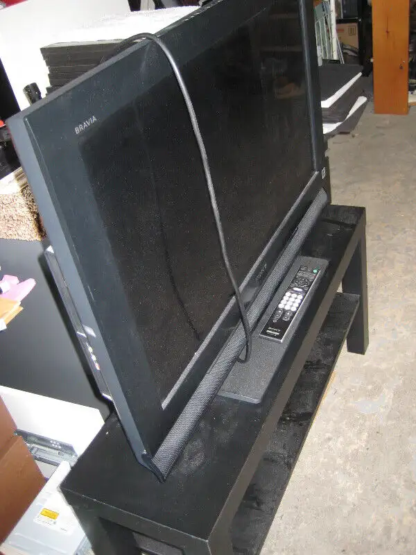 FS: Sony 32 LCD, Insignia 39 LCD, ViewSonic 27 LCD, with remote in TVs in Ottawa - Image 6