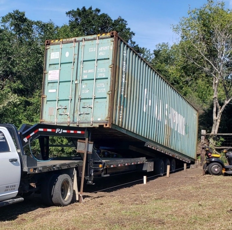 20' and 40' steel storage containers. Used and New Sea Cans. SK