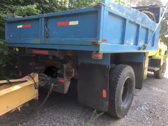 Dump truck in Heavy Trucks in Muskoka - Image 4